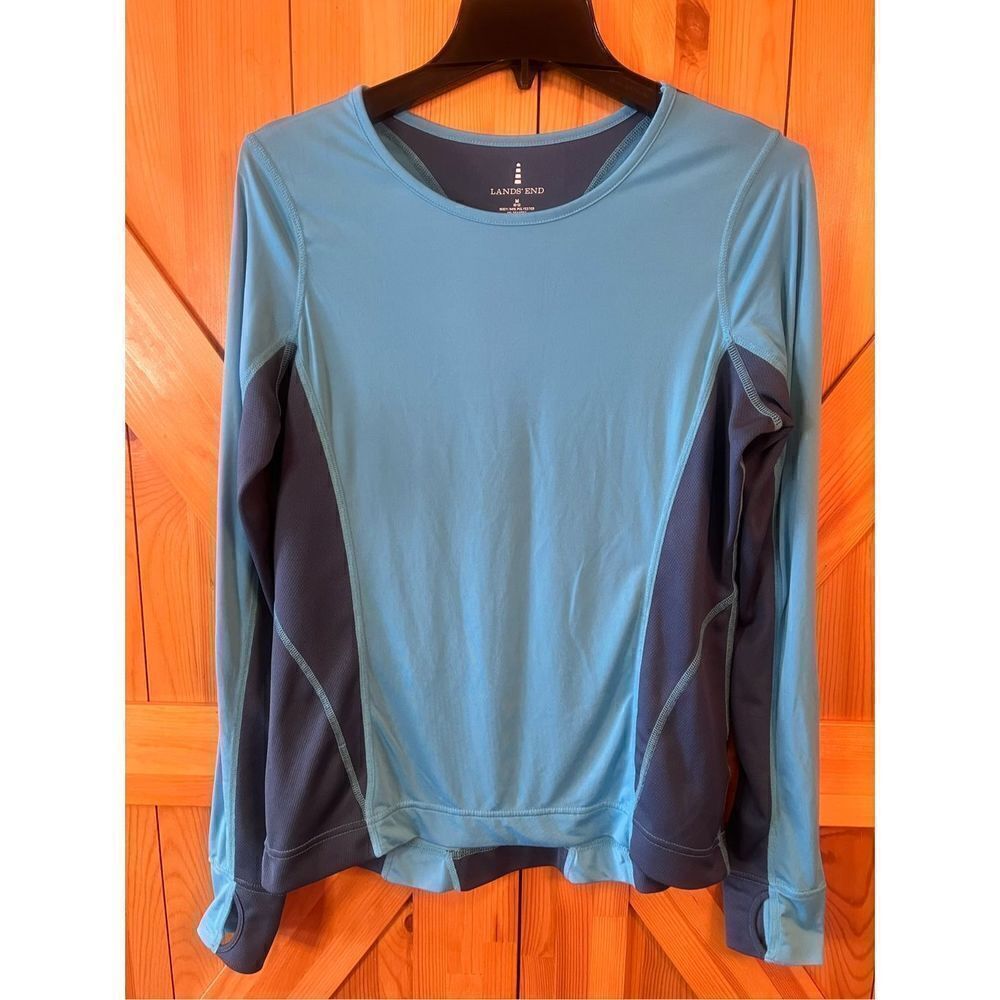Lands end, active wear top thumb holes, size medium ￼(1505)